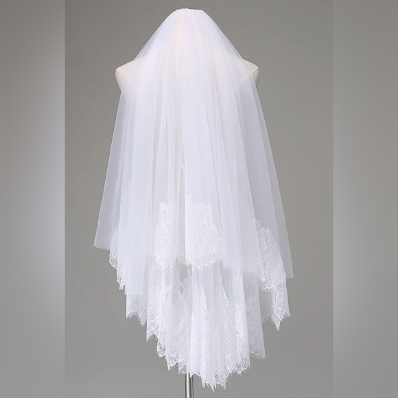 selena huan bridal Accessories - Brand new soft laces veil